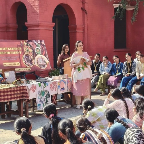  2026-02-12 A Two-day Workshop On Fabric Painting And Clay Art Was Organized